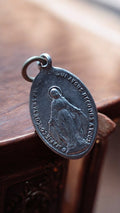 Médaille religieuse vintage bronze Vierge Miraculeuse ovale ancienne
