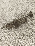 Pin's vintage trompette aspect métallique instrument musique rétro (Ref 2)