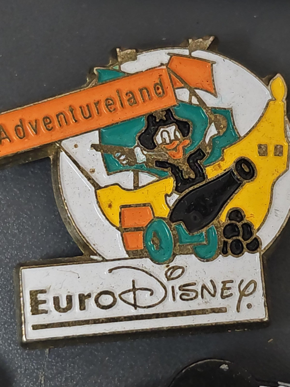 Pin's ancien Eurodisney vintage ? badge collection rétro parc Disneyland Paris