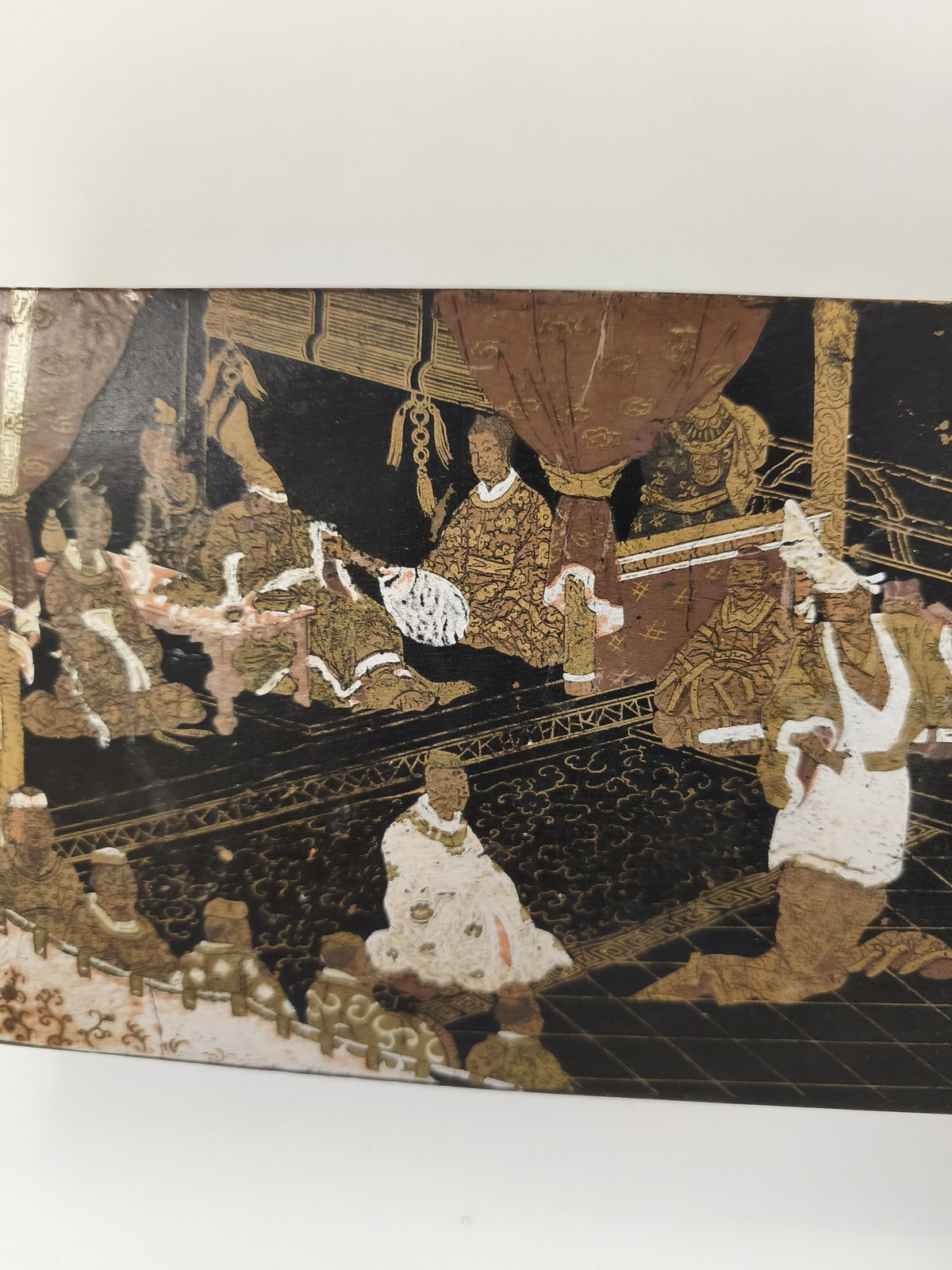 Boîte carton bouilli laqué noir, scène de cour orientale, XIXe siècle