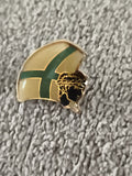 Pin's vintage blason fond beige croix verte tête de bison émaillée (Ref 11)
