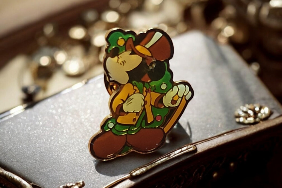 Pin's Disney Mickey Mouse Tokyo Disneyland, émail coloré, vintage rare