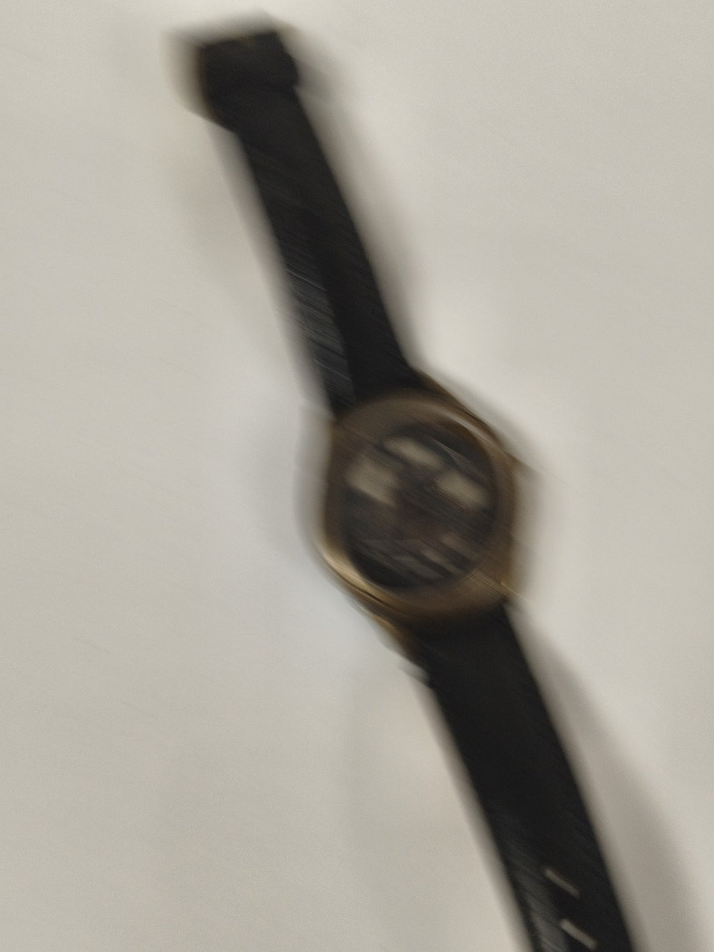Rare montre Fossil édition limitée, cadran décor ville, manque verre