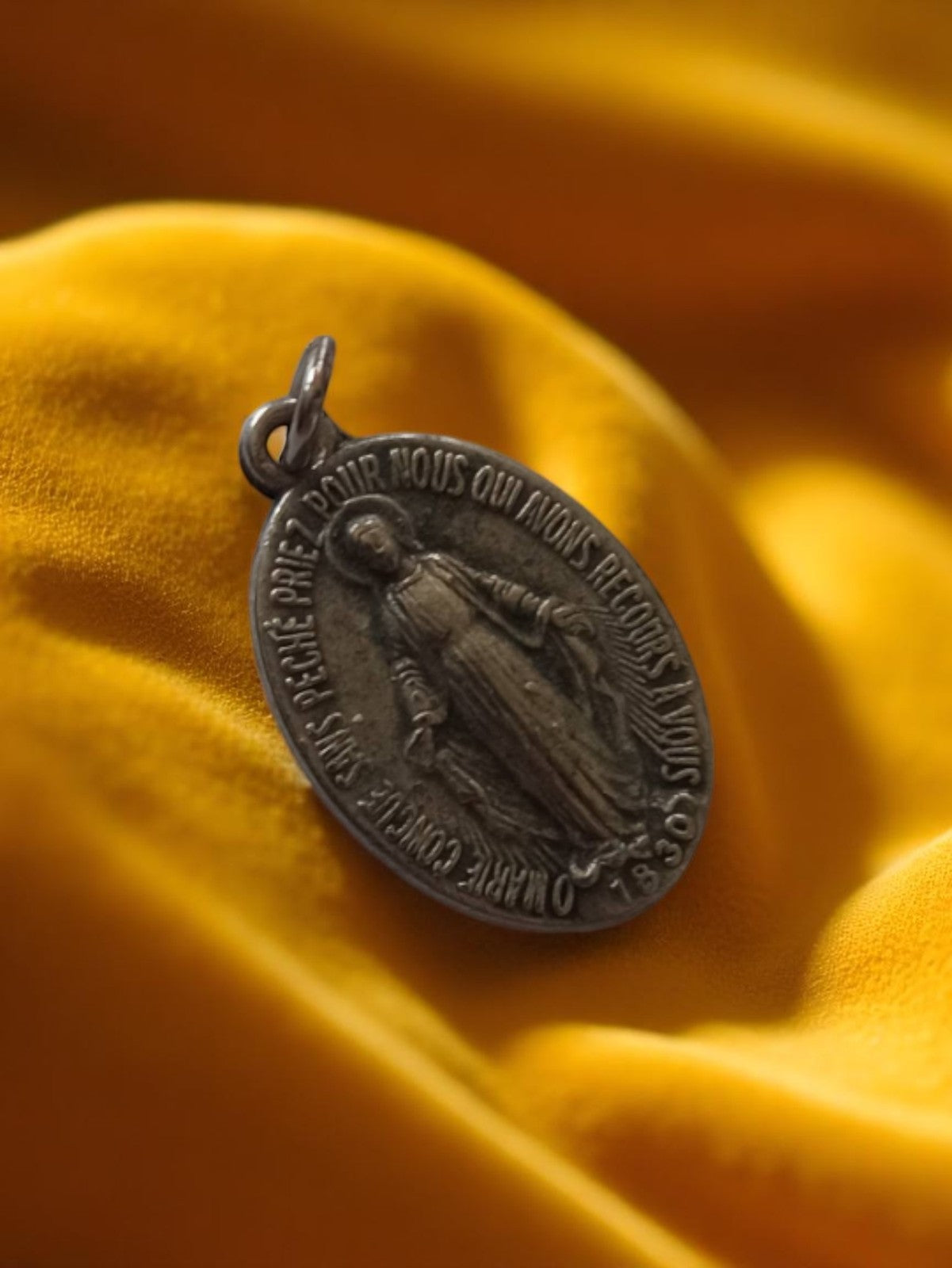 Médaille religieuse catholique vintage métal Vierge Miraculeuse 1830