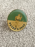 Pin's vintage Peter's Food coureur fond vert badge ancien publicité (Ref 9)