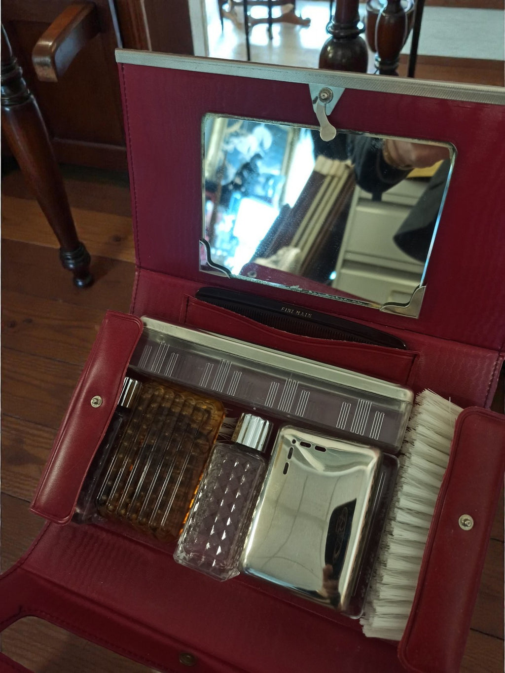 Trousse de toilette vintage années 1940 accessoires bakélite bordeaux miroir