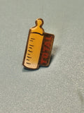 Vintage pin's publicitaire TOTAL biberon jaune ? collection années 80-90