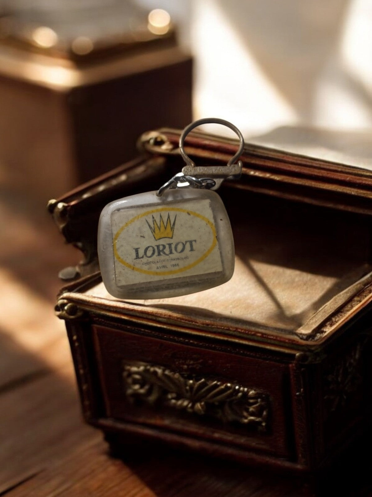 Porte-clés publicitaire vintage Loriot 1966, rectangulaire, logo couronne rétro