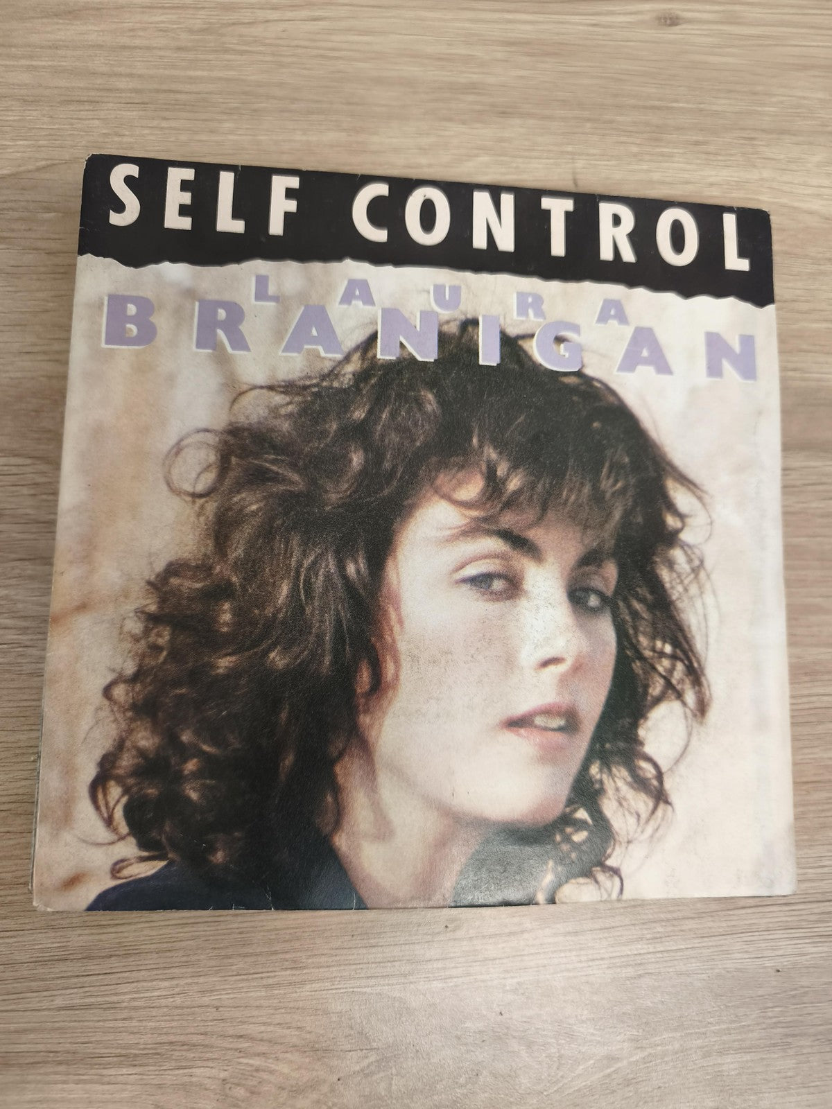 Vinyle 45T Laura Branigan Self Control pochette photo couleur (Ref 1)