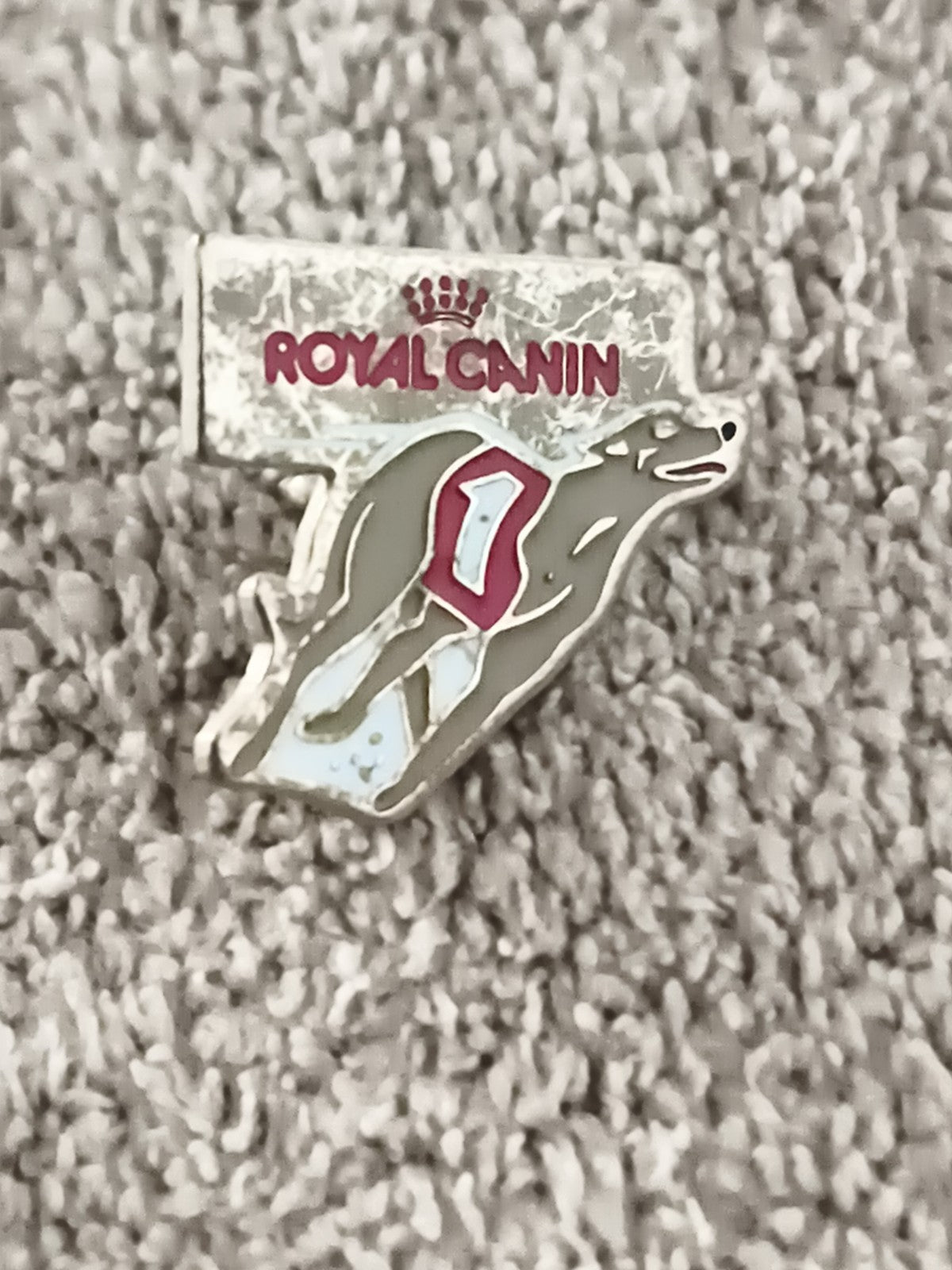 Pin's Royal Canin lévrier vintage, logo couronne, émaillé, course chien (Ref 9)