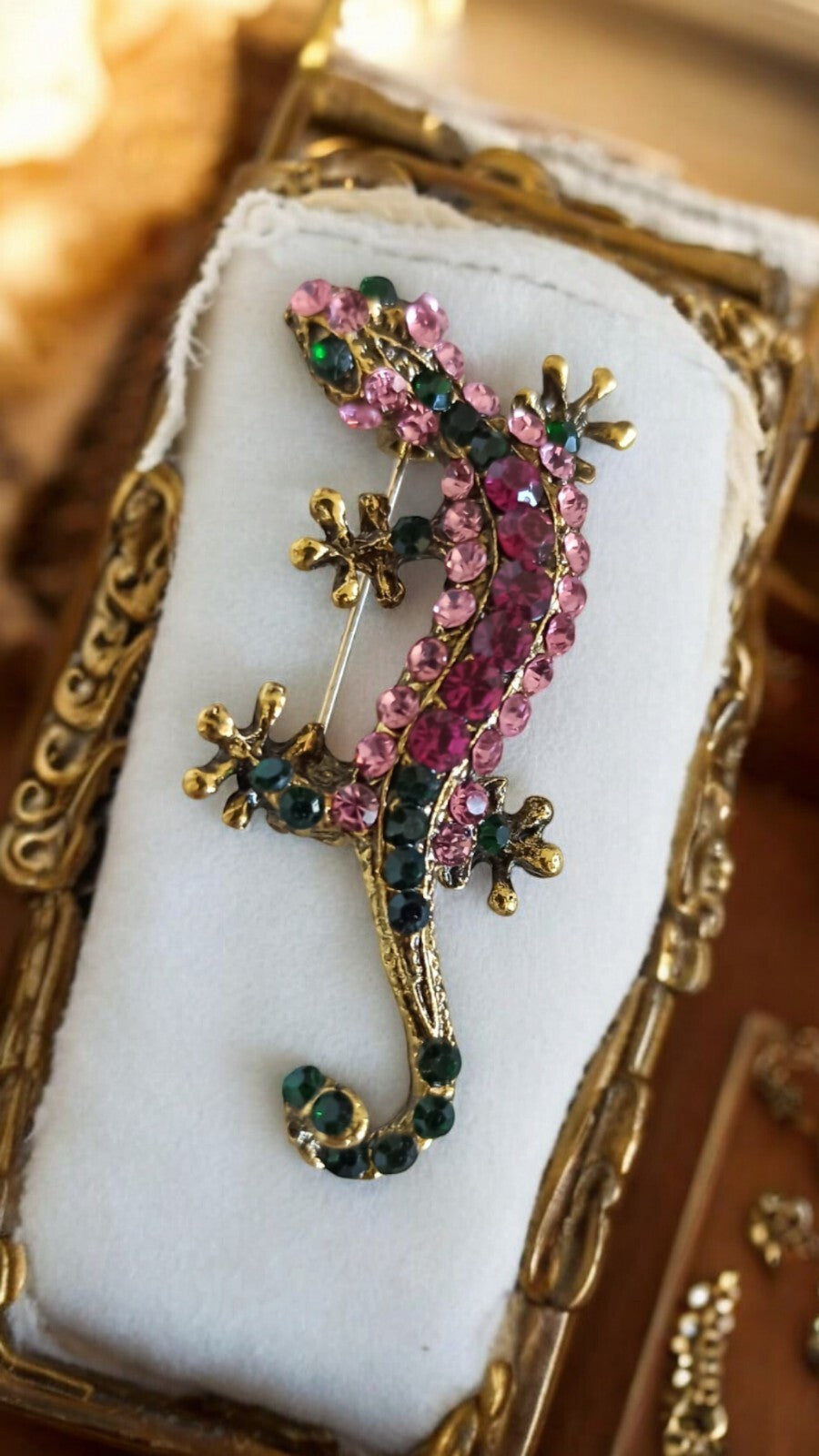 Broche lézard strass rose vert doré, bijou fantaisie gecko élégant