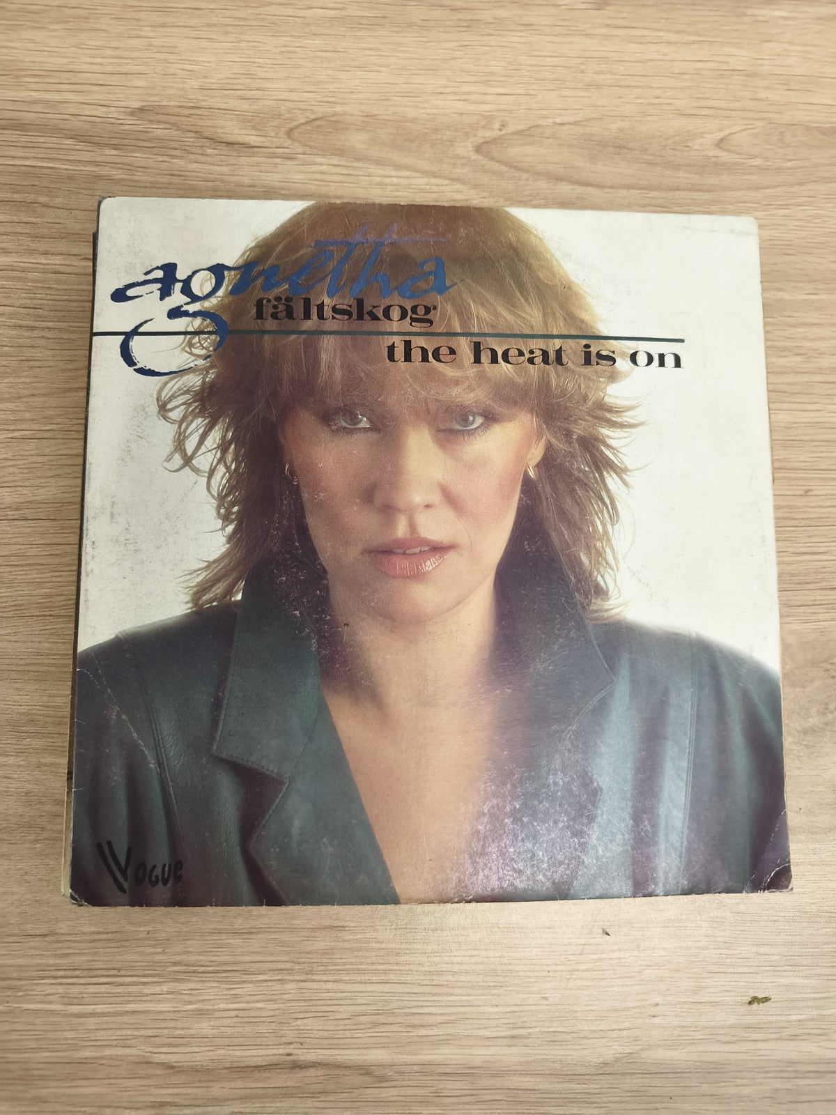 Vinyle 45 tours Agnetha Fältskog The Heat Is On pochette originale Vogue