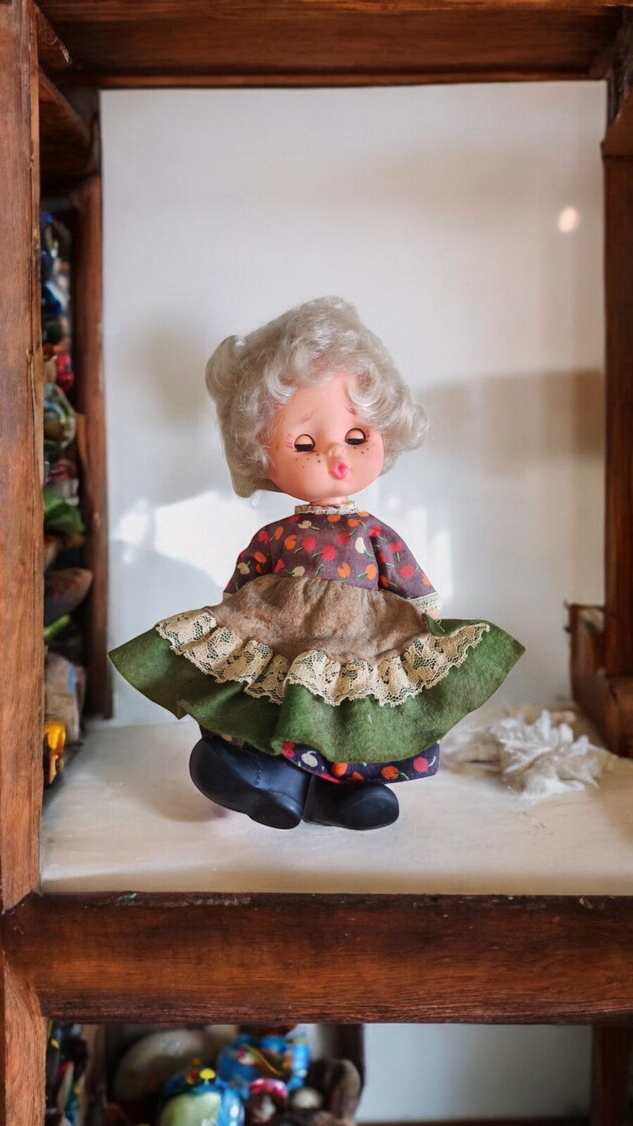 Poupée vintage Gadea Italy années 70 robe fleurie rétro jupe verte