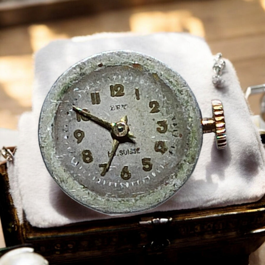 Montre ancienne mécanique EFK Suisse petit cadran rétro usée vintage