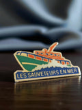 Pin's vintage Les Sauveteurs en Mer émail publicitaire bateau rétro