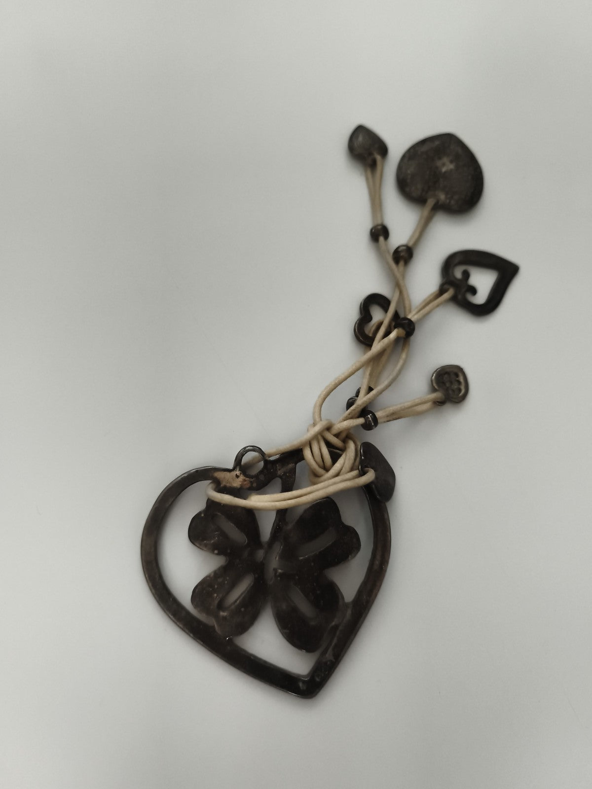 Pendentif vintage cœur trèfle, bijou fantaisie, cordon crème, porte-bonheur