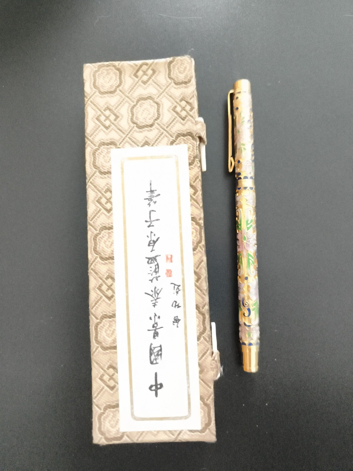 Stylo ancien cloisonné décor floral doré + étui soie chinoise calligraphie vinta