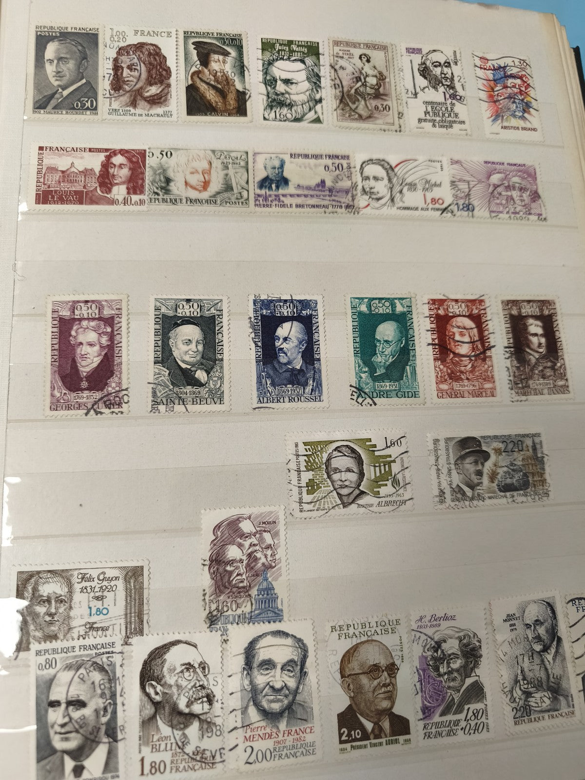 Lot anciens timbres oblitérés France portraits célèbres philatélie collection