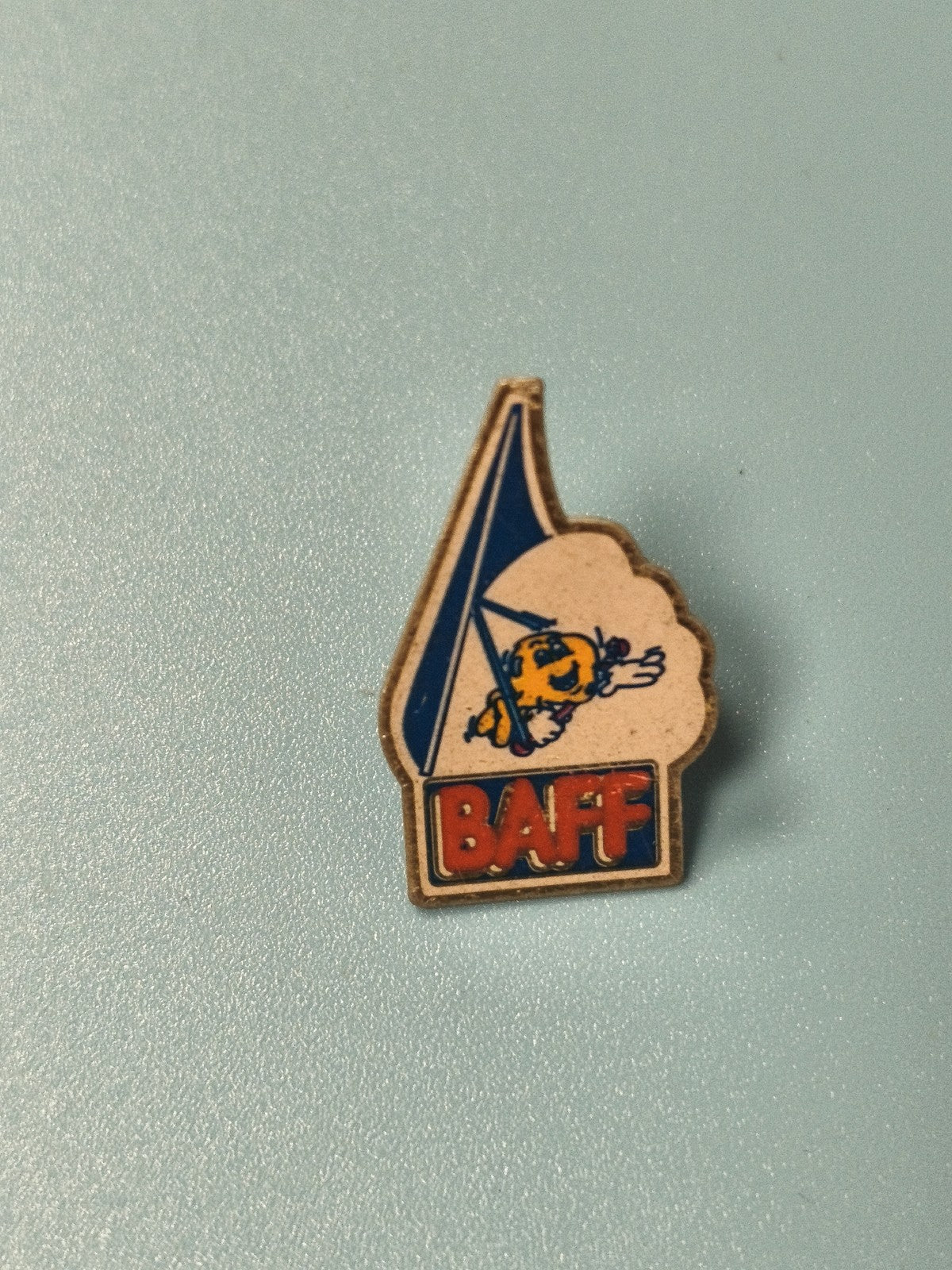 Vintage pin's BAFF voilier mascotte bleu blanc rouge collection nautique