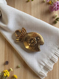 Pendentif poisson vintage métal doré années 50 motif floral rétro bijou
