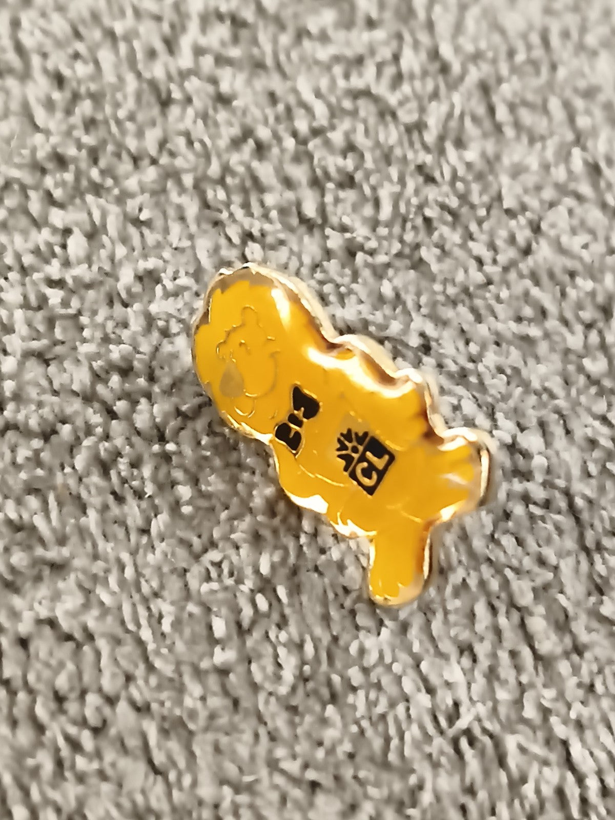 Pin's vintage ours doré CL logo, badge ancien, broche mascotte 90s (Ref 1)