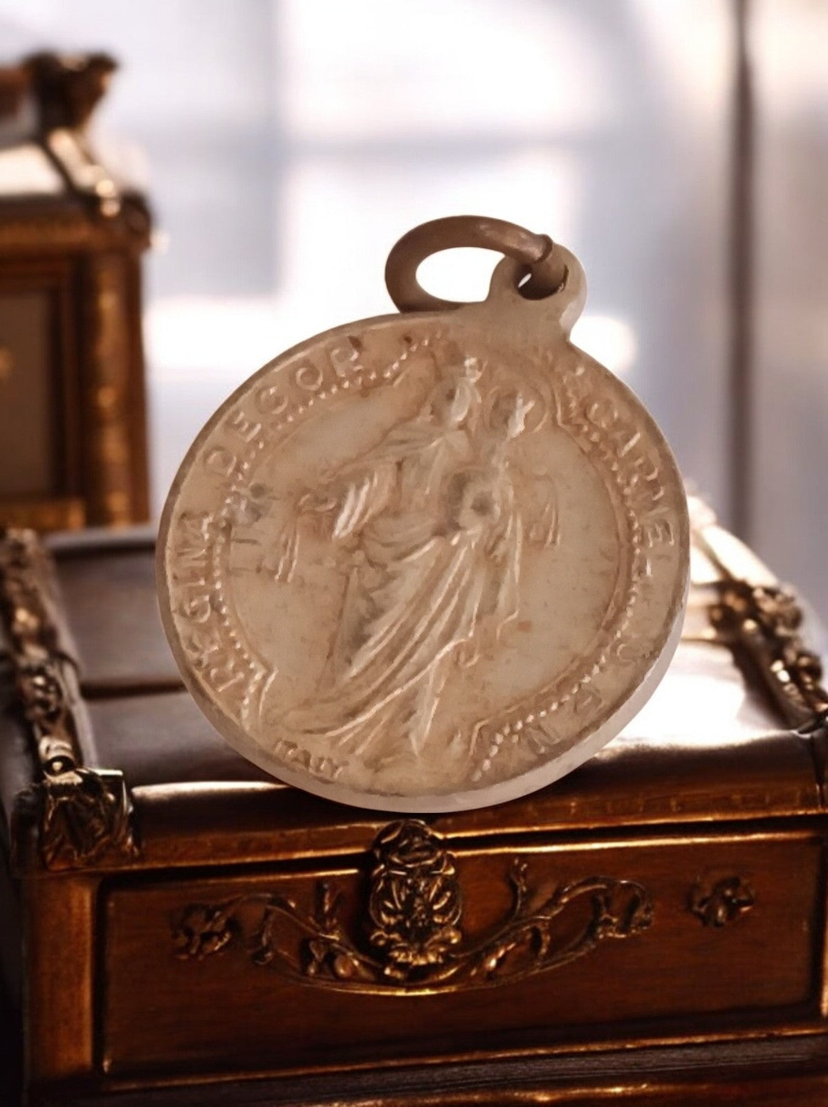 Pendentif religieux ancien métal Vierge Marie Italie médaille catholique