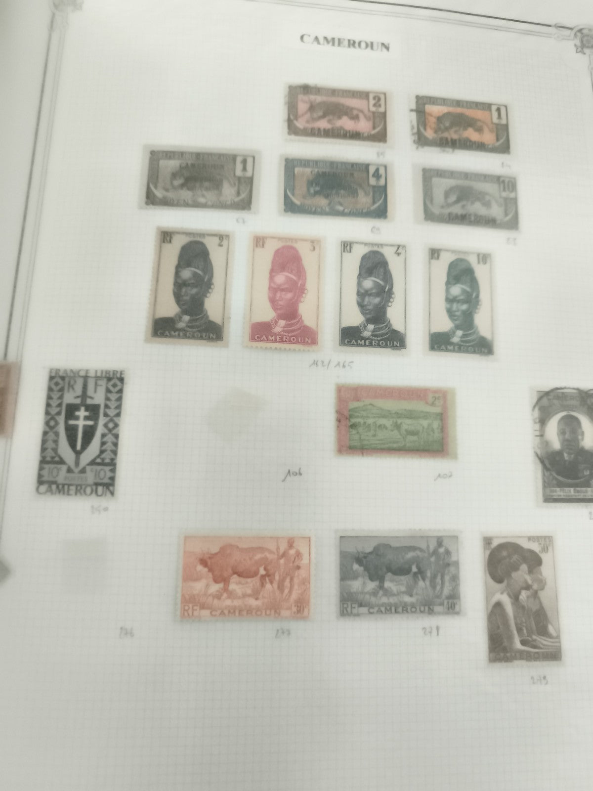 Timbres Cameroun RF anciens, portraits ethniques, animaux, Croix de Lorraine