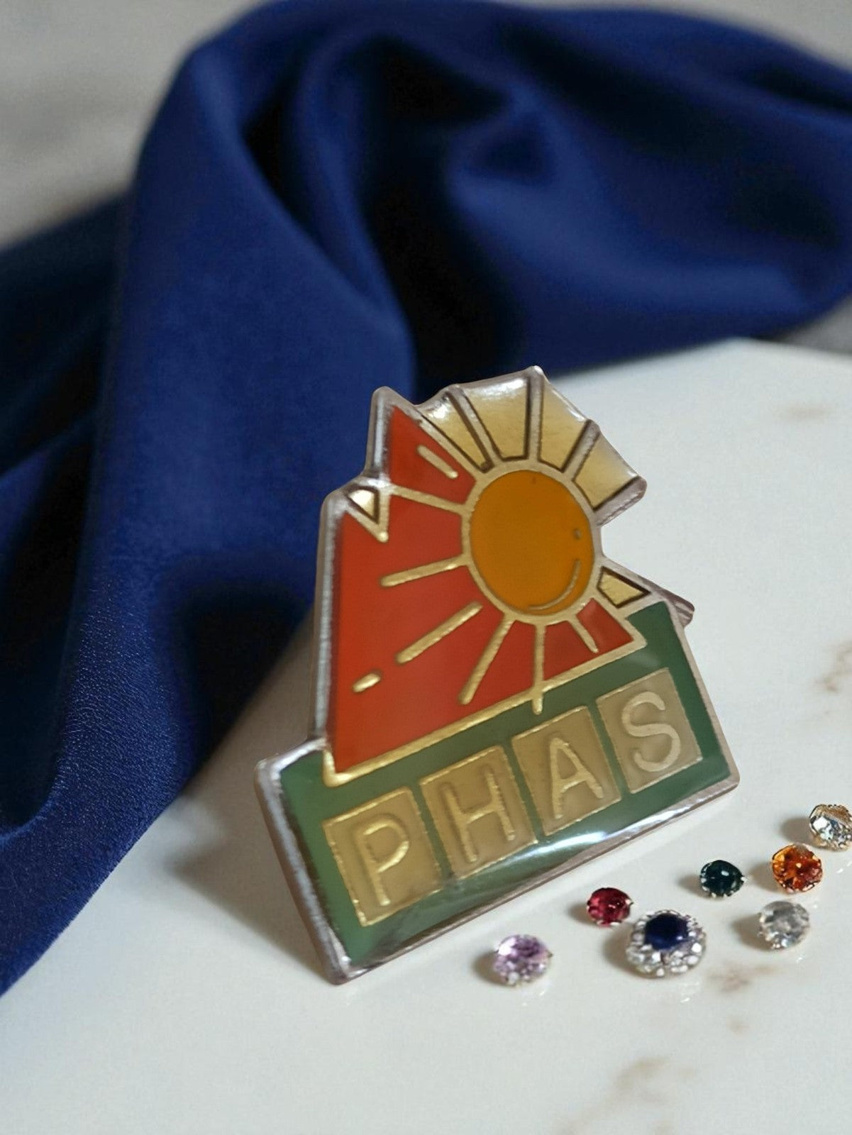 Pin's publicitaire vintage PHAS émaillé soleil édition limitée