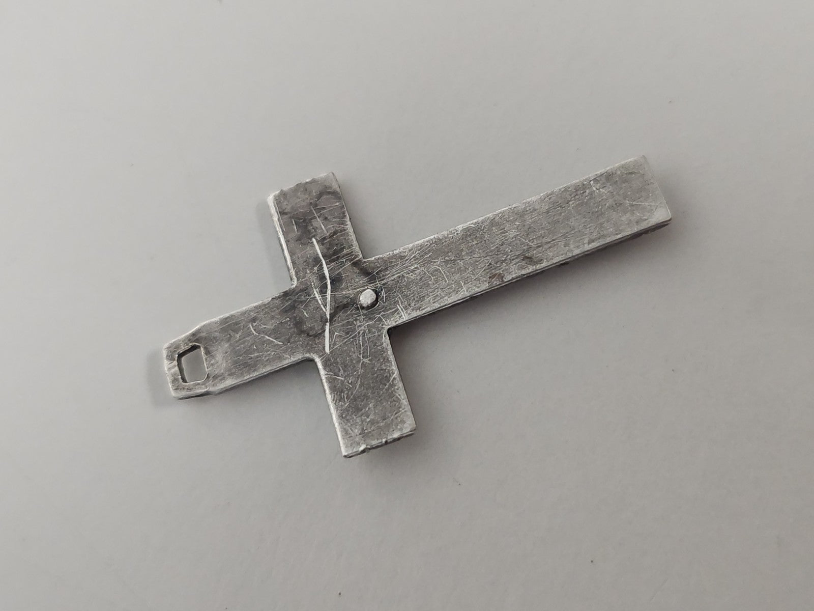 Petite croix catholique ancienne en argent vintage, pendentif religieux rétro