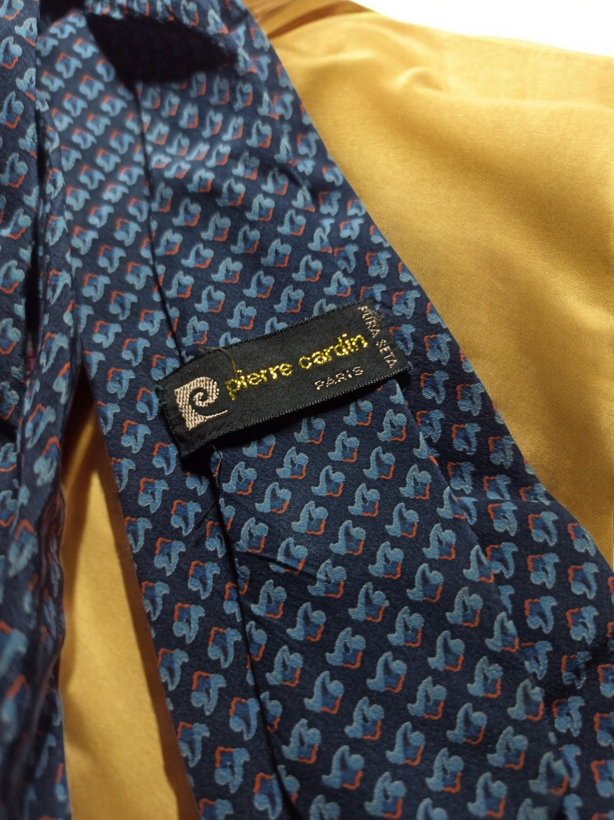 Cravate vintage Pierre Cardin bleu motif géométrique rétro homme élégant
