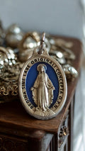 Médaille religieuse vintage Regina bronze, Vierge Miraculeuse émail bleu ancien