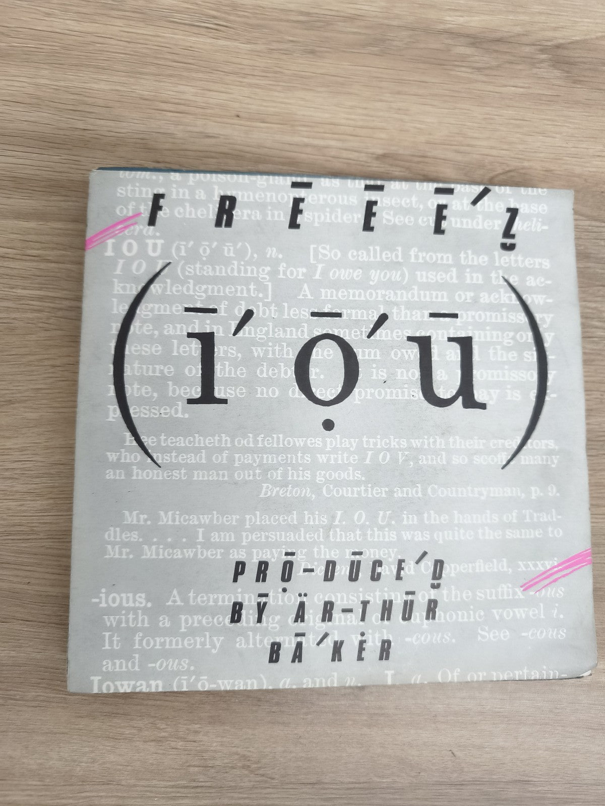Vinyle 45 tours Freeez IOU produit par Arthur Baker pochette grise texte graphiq
