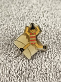 Pin's vintage personnage danseur émaillé style années 80 badge rétro (Ref 2)