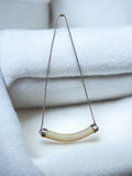 Collier vintage ancien en os sculpté rétro, bijou ethnique artisanal pour collec