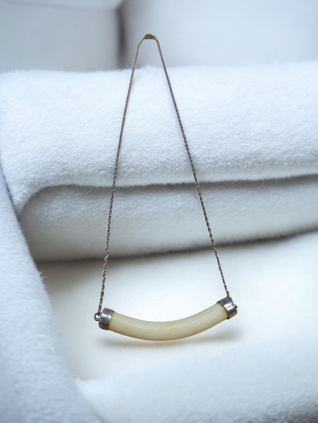 Collier vintage ancien en os sculpté rétro, bijou ethnique artisanal pour collec