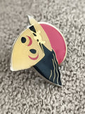 Pin's vintage masque stylisé émaillé jaune noir rouge (Ref 5) badge rétro