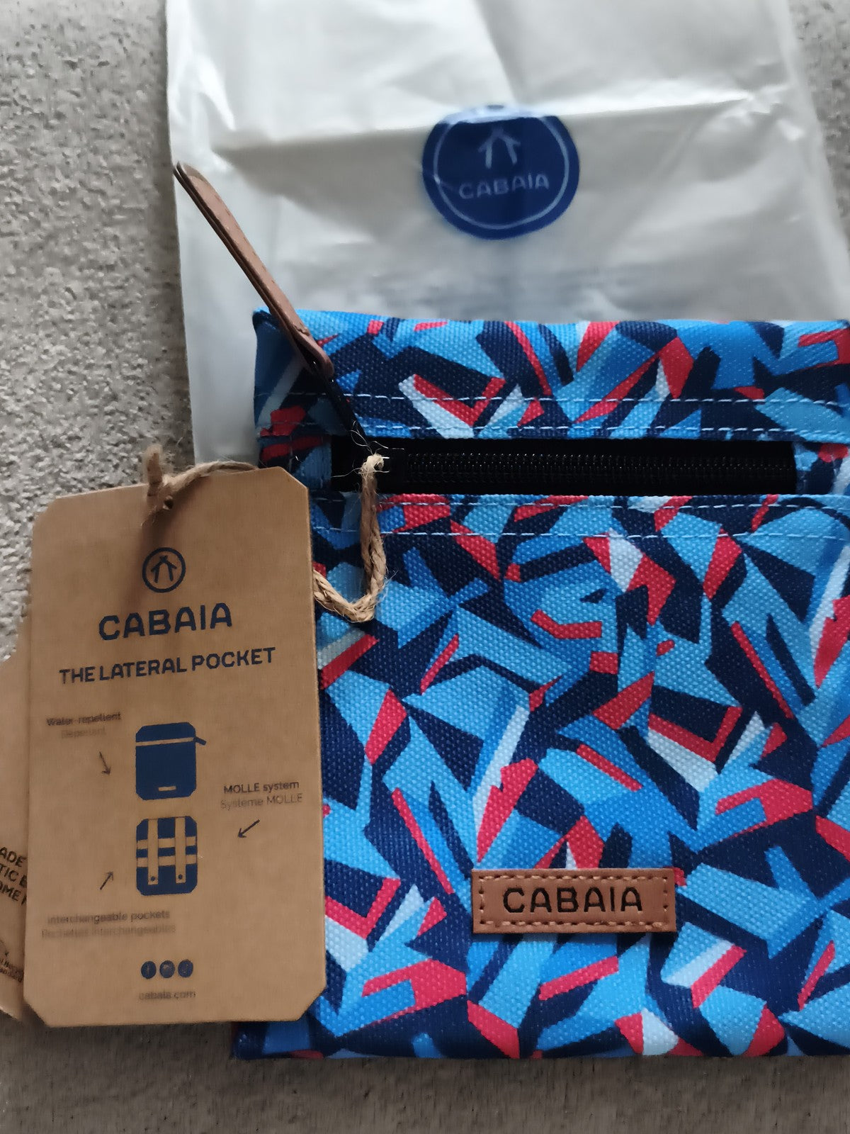 Pochette latérale Cabaia bleu motif géométrique neuve 15 cm accessoire sac