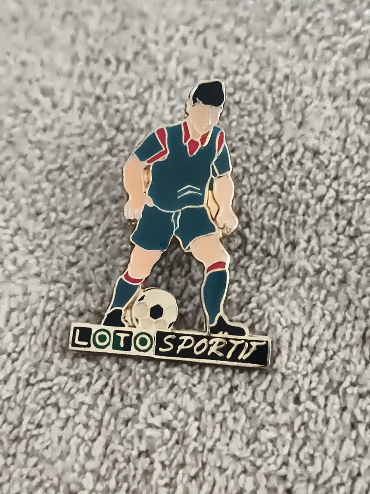 Pin's vintage Loto Sportif football joueur émaillé années 90 badge foot