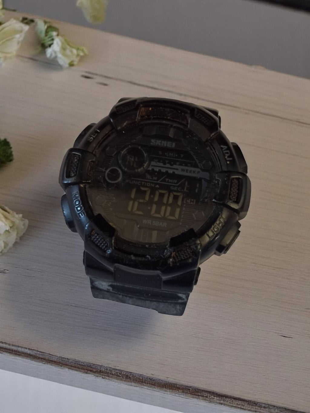 Montre digitale homme SKMEI noire vintage, modèle sport rétro non testée