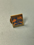 Vintage pin's Camargue émaillé rectangulaire motif taureau soleil collection