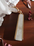 Boucle d’oreille vintage plaquée or et nacre, bijou fantaisie unique rétro