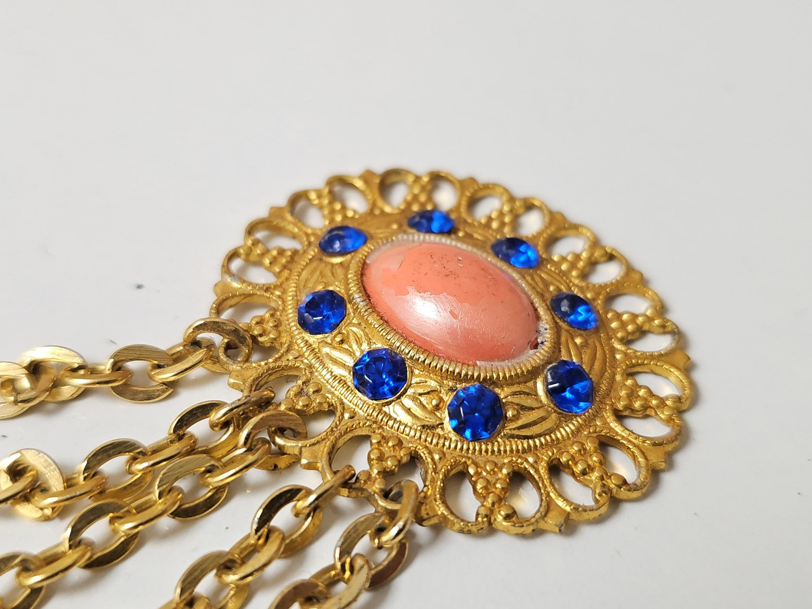 Pendentif rétro ancien fantaisie vintage, bijou original pour collection ou cade