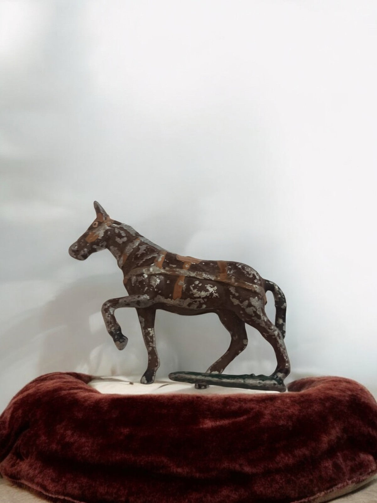 Statuette cheval Kiralu ancienne, figurine rétro vintage, décor patiné