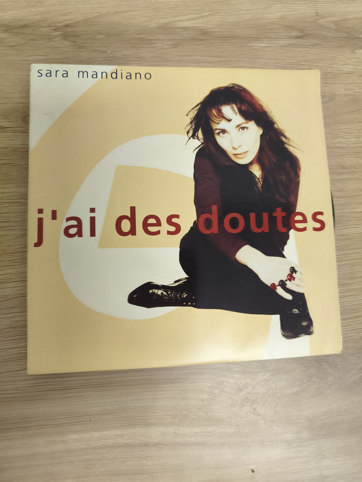 Vinyle 45 tours Sara Mandiano "J'ai des doutes" pochette couleur jaune (Ref 1)