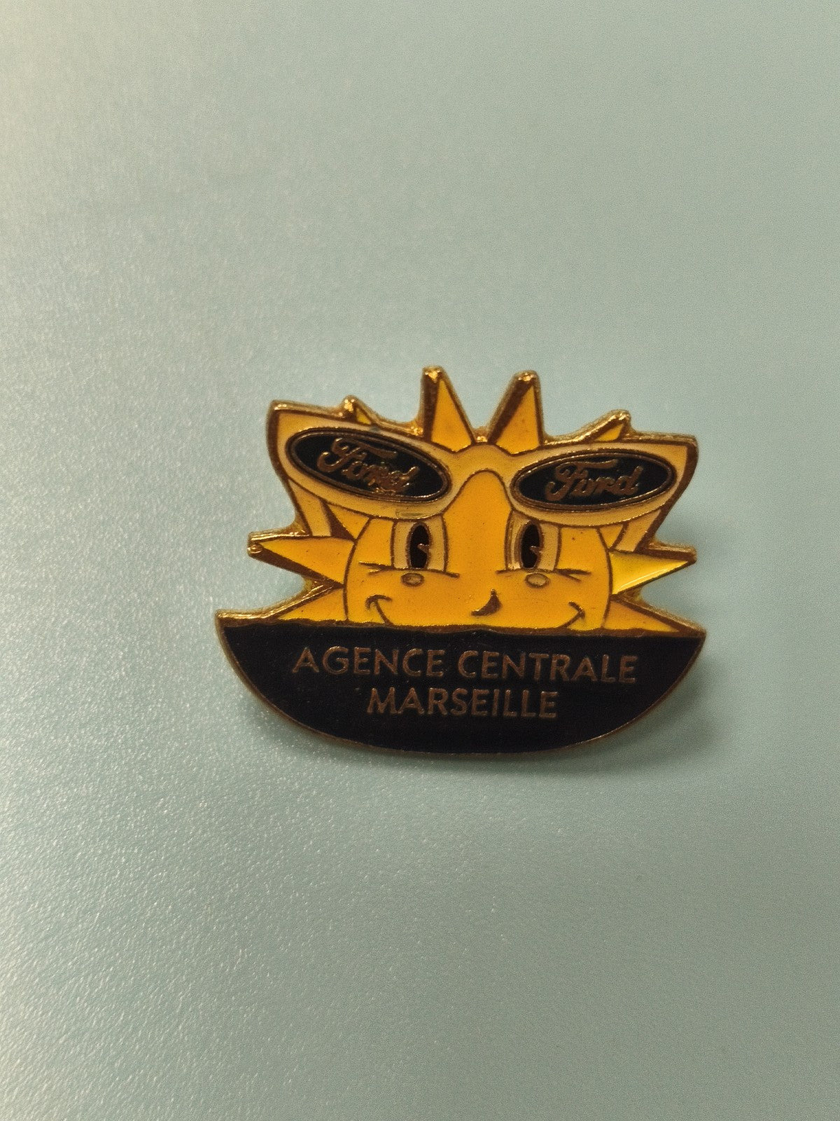Vintage pin's Ford Agence Centrale Marseille soleil jaune collection auto