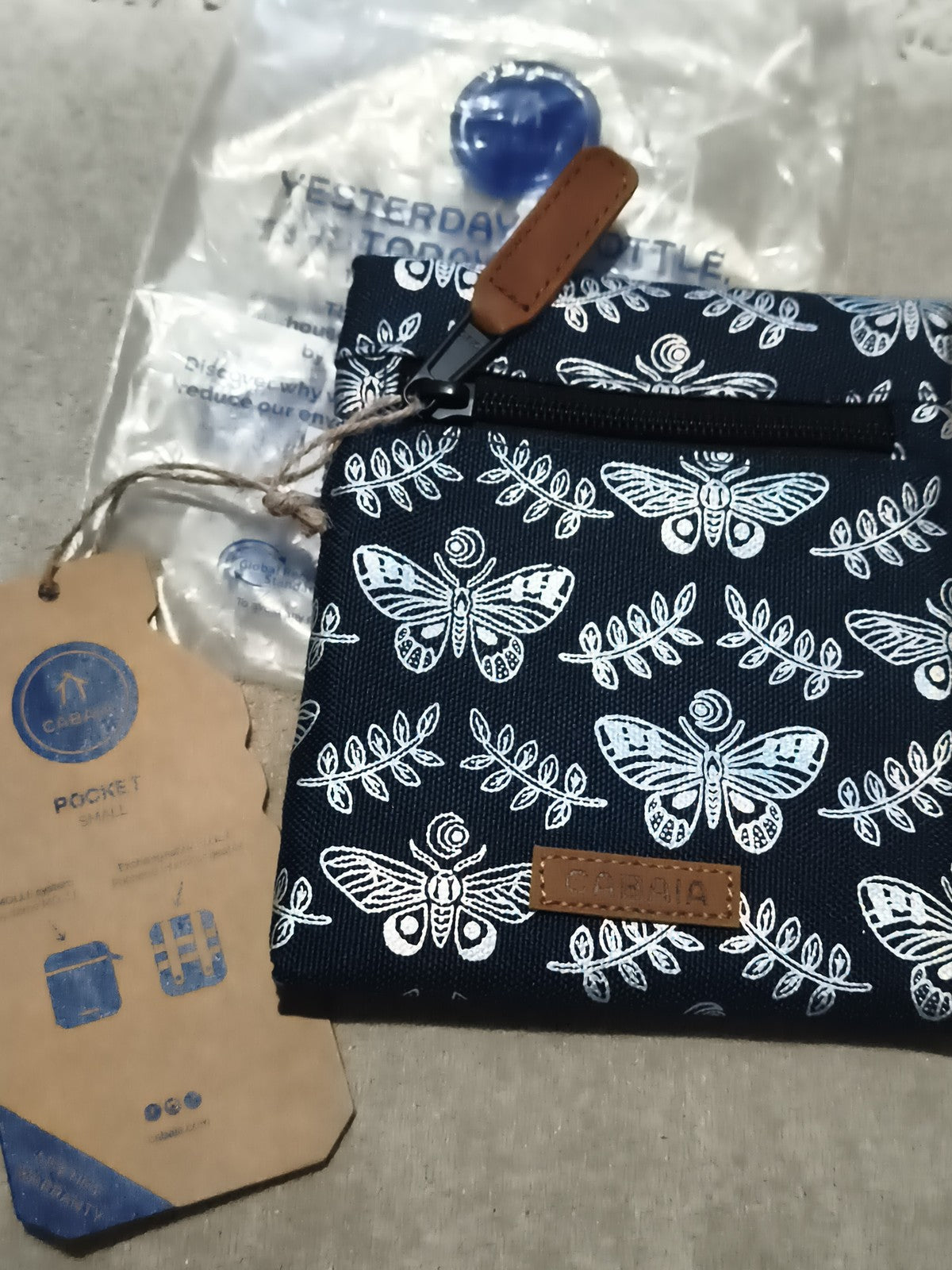Pochette Cabaia Pocket Small bleu motifs papillons zip neuf 15 cm