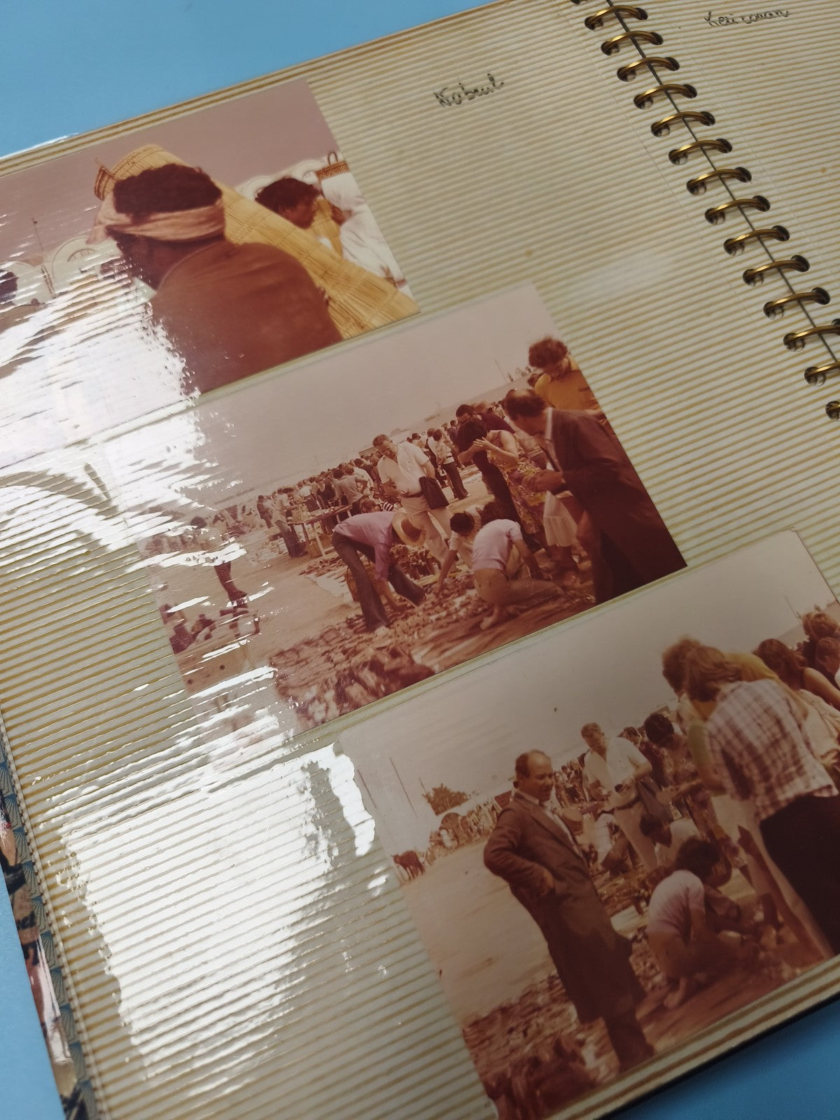 Ancien classeur photos de voyage vintage, album spirale, noir et blanc