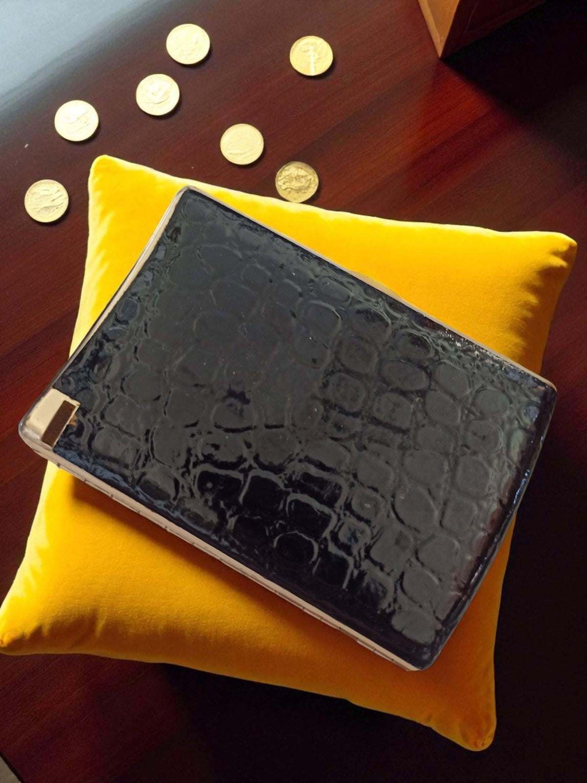 Étui porte-cigares vintage bois, aspect croco noir, accessoire rétro fumeur
