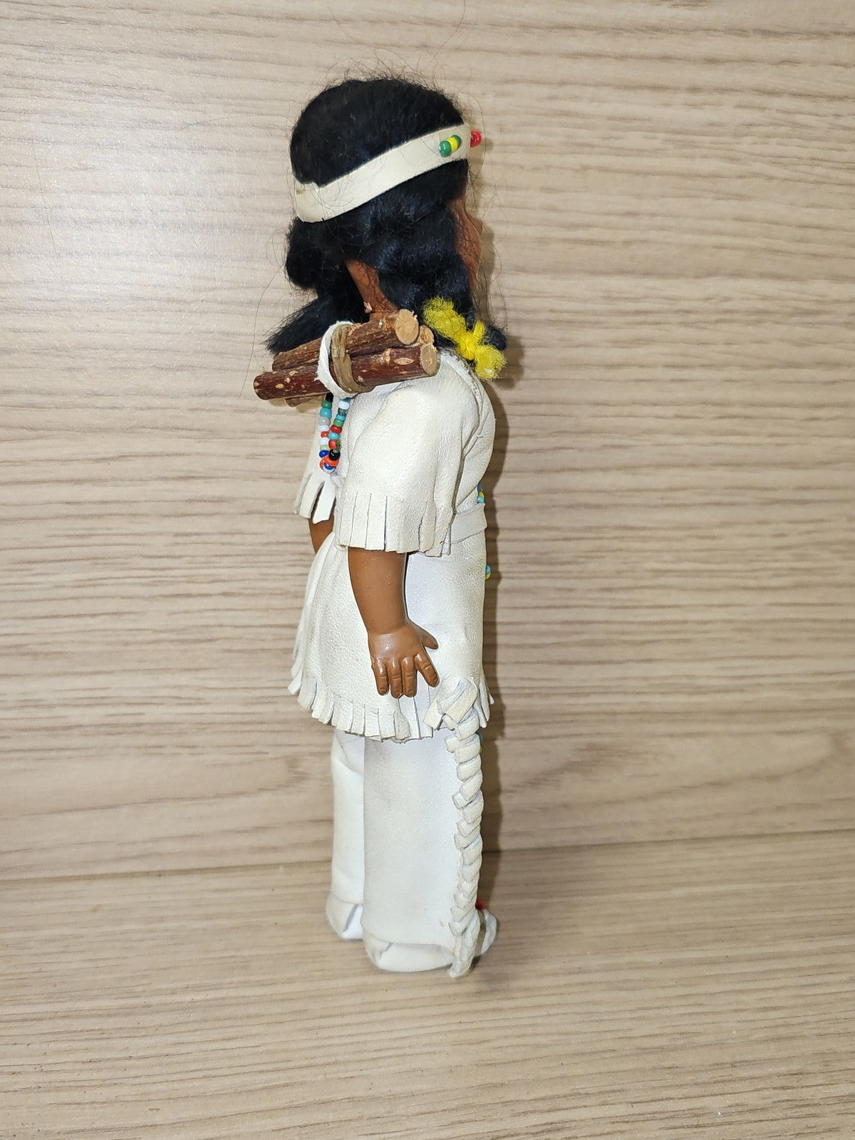 Poupée ancienne amérindienne fille en plastique, souvenir rétro vintage à collec