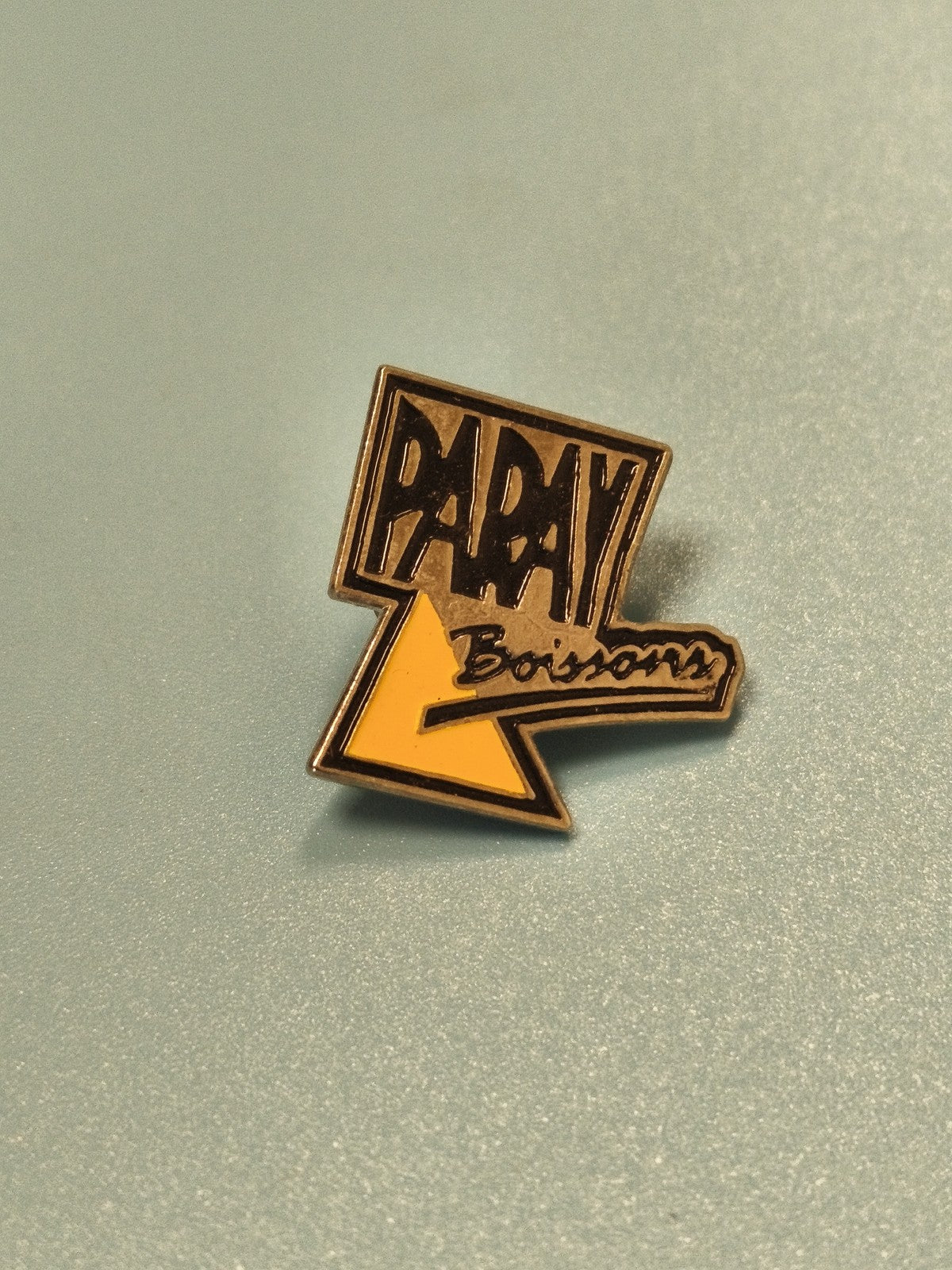 Pin's vintage Paray Boissons jaune, collection publicitaire rétro